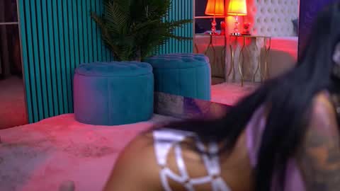 arabellaposh online show from October 18, 2025, 7:31 am