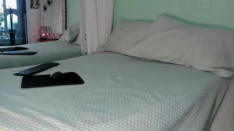 Nadia Cyel online show from October 27, 2025, 10:14 pm