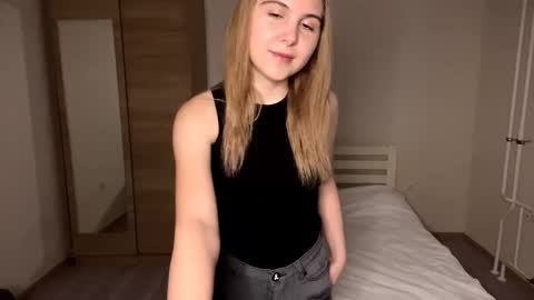 Emi online show from December 2, 2025, 3:18 pm