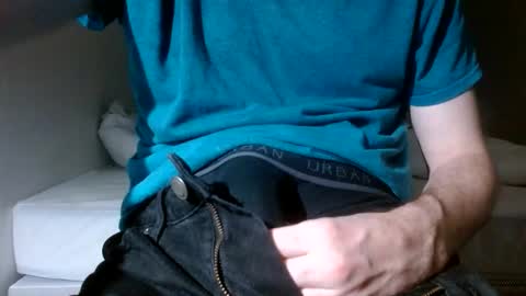 Snapshot of arekusan6 chatting on December 19, 2025, 5:31 pm Arek online show from December 19, 2025, 5:31 pm