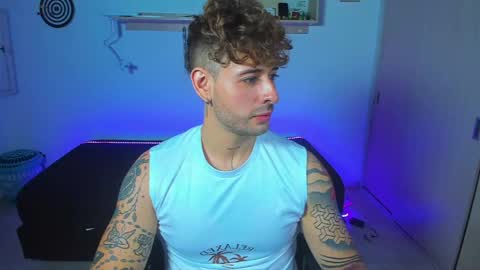 Snapshot of ares_blue chatting on May 18, 2026, 1:17 pm ares blue online show from May 18, 2026, 1:17 pm