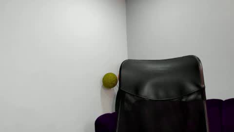 MATTHEW online show from November 18, 2025, 2:43 pm