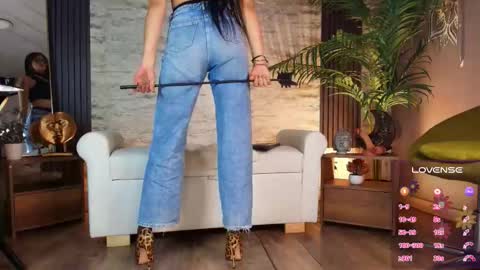 Snapshot of aretha_hose chatting on December 4, 2025, 11:35 pm Aleja online show from December 4, 2025, 11:35 pm