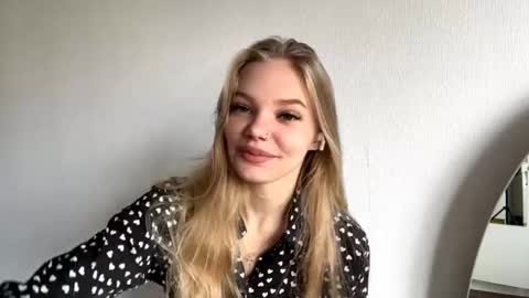 Snapshot of argeliaboivin chatting on November 4, 2025, 6:12 am Amelia online show from November 4, 2025, 6:12 am