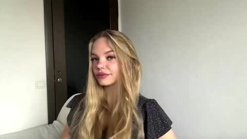 Snapshot of argeliaboivin chatting on November 8, 2025, 5:51 am Amelia online show from November 8, 2025, 5:51 am