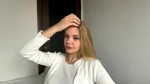 Snapshot of argeliaboivin chatting on November 12, 2025, 5:41 am Amelia online show from November 12, 2025, 5:41 am