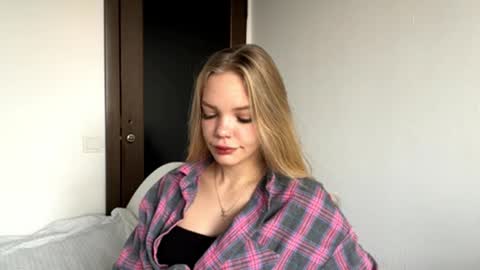 Snapshot of argeliaboivin chatting on November 17, 2025, 5:24 am Amelia online show from November 17, 2025, 5:24 am