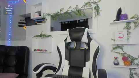 Snapshot of ari_lauren chatting on February 19, 2026, 3:46 am ari lauren online show from February 19, 2026, 3:46 am