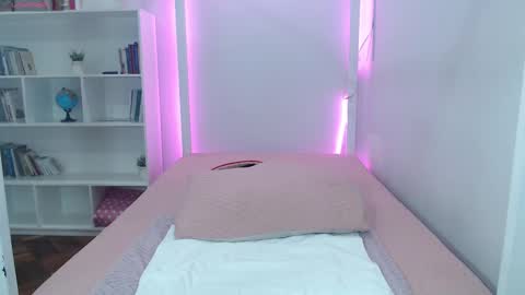 Snapshot of ari_rossee_ chatting on February 20, 2025, 4:07 am online show from February 20, 2025, 4:07 am