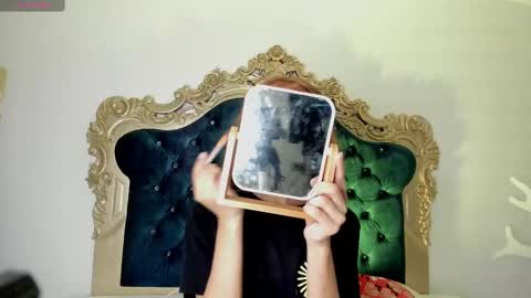 Snapshot of ari_sunshine chatting on November 17, 2025, 4:07 am Ari online show from November 17, 2025, 4:07 am