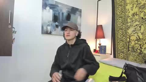 Snapshot of aria_and_orien chatting on October 31, 2025, 11:11 am aria y orien online show from October 31, 2025, 11:11 am