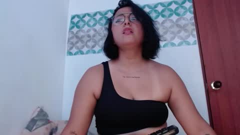 Snapshot of aria_bronw chatting on March 7, 2026, 2:58 pm AriaBronw online show from March 7, 2026, 2:58 pm