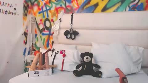 aria online show from October 15, 2025, 2:39 pm