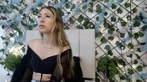 Snapshot of aria_martiin chatting on January 7, 2026, 11:45 am aria online show from January 7, 2026, 11:45 am