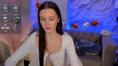 aria_mila online show from October 24, 2025, 11:17 am