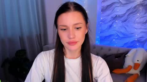 aria_mila online show from April 27, 2026, 11:08 am