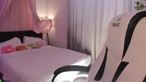 aria_mila online show from May 28, 2026, 3:04 am