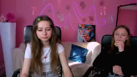 Snapshot of aria_voss_ chatting on May 15, 2026, 5:47 am aria_voss_ online show from May 15, 2026, 5:47 am