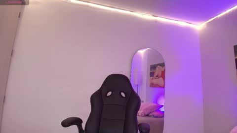 ariaa_vixen online show from December 15, 2025, 9:52 pm