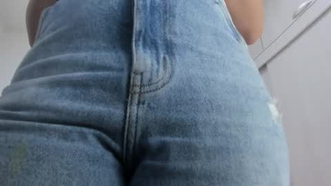 ariacoral online show from December 18, 2025, 1:06 pm