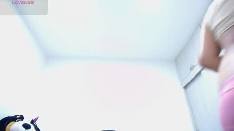 ariacoral online show from June 30, 2026, 1:23 pm