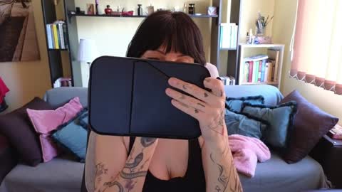 Snapshot of ariadna89 chatting on January 12, 2025, 11:07 am Adriana online show from January 12, 2025, 11:07 am