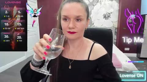 AriaGray online show from September 14, 2025, 8:35 am