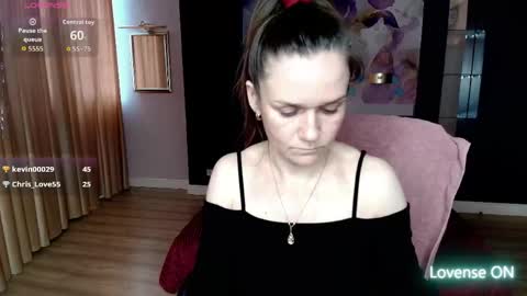 AriaGray online show from April 11, 2026, 8:51 am