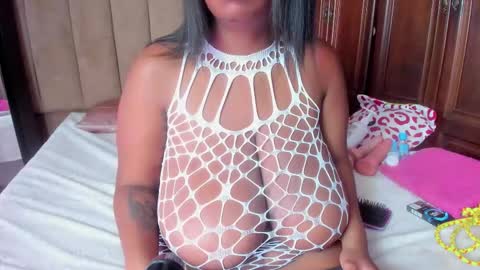 Aria Green online show from November 17, 2025, 1:39 pm