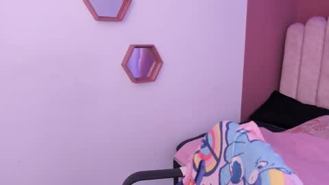 ariana__clauss online show from December 3, 2025, 8:40 pm