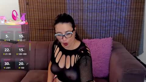 Snapshot of ariana_cross_ chatting on September 10, 2025, 1:00 pm Ariana Cruz online show from September 10, 2025, 1:00 pm