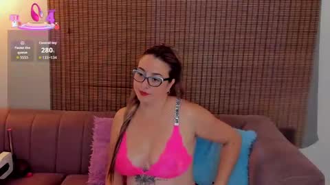 Snapshot of ariana_cross_ chatting on November 4, 2025, 12:26 pm Ariana Cruz online show from November 4, 2025, 12:26 pm