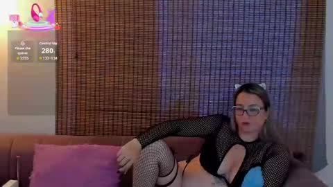 Snapshot of ariana_cross_ chatting on November 6, 2025, 1:56 pm Ariana Cruz online show from November 6, 2025, 1:56 pm