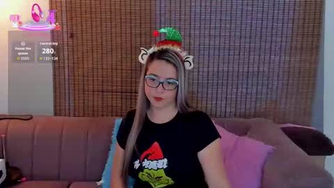 Snapshot of ariana_cross_ chatting on December 2, 2025, 12:43 pm Ariana Cruz online show from December 2, 2025, 12:43 pm