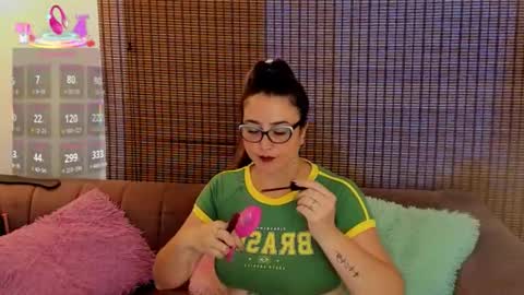 Snapshot of ariana_cross_ chatting on April 21, 2026, 12:44 pm Ariana Cruz online show from April 21, 2026, 12:44 pm