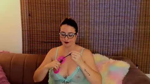 Snapshot of ariana_cross_ chatting on May 14, 2026, 12:01 pm Ariana Cruz online show from May 14, 2026, 12:01 pm