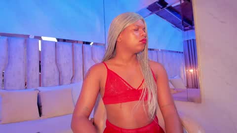 ariana_grande233 online show from April 17, 2026, 11:46 am