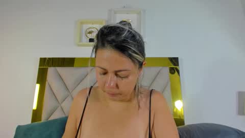 Snapshot of ariana_martins chatting on October 1, 2025, 3:01 am ARI online show from October 1, 2025, 3:01 am