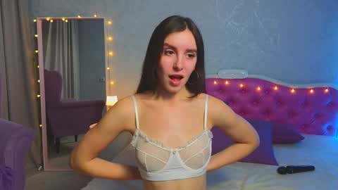 Snapshot of ariana_petite chatting on January 22, 2025, 2:04 am Ariana online show from January 22, 2025, 2:04 am