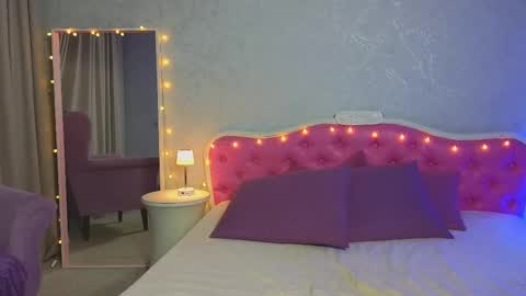 Snapshot of ariana_petite chatting on March 2, 2025, 10:59 pm Ariana online show from March 2, 2025, 10:59 pm