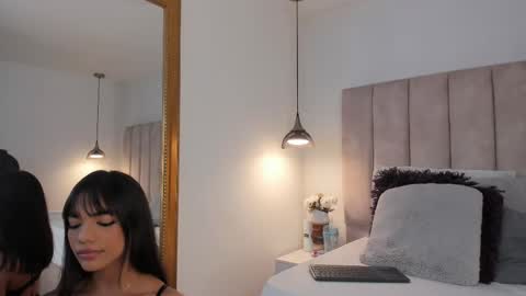 Ariana  online show from November 13, 2025, 8:08 pm