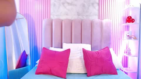 ArianaRougee online show from May 5, 2026, 11:29 am