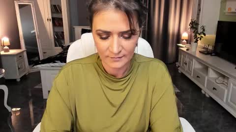 Ana online show from October 24, 2025, 6:37 pm