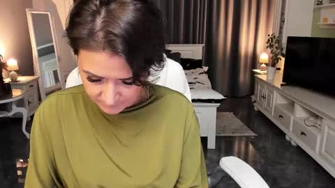 Ana online show from November 19, 2025, 3:56 pm