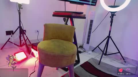 Ari  online show from November 18, 2025, 12:53 pm