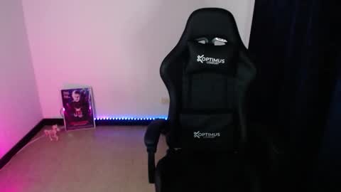 Snapshot of arianauwu666 chatting on February 6, 2026, 10:13 pm help me 100 hands up my OF is Free online show from February 6, 2026, 10:13 pm