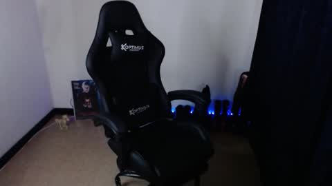 Snapshot of arianauwu666 chatting on February 15, 2026, 9:00 pm help me 100 hands up my OF is Free online show from February 15, 2026, 9:00 pm