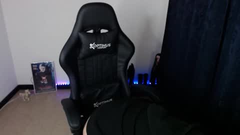 Snapshot of arianauwu666 chatting on February 17, 2026, 10:16 pm help me 100 hands up my OF is Free online show from February 17, 2026, 10:16 pm