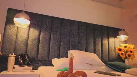 Arianna online show from February 17, 2026, 7:42 pm