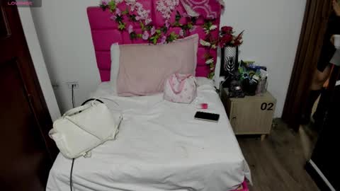 A R I A N N A  online show from November 7, 2025, 11:54 am